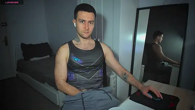 Snapshot of HonestAndrew chatting on 03-18-25, 02:15 HonestAndrew online show from 03-18-25, 02:15