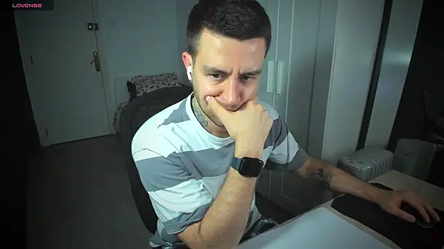 Snapshot of HonestAndrew chatting on 03-20-25, 06:42 HonestAndrew online show from 03-20-25, 06:42