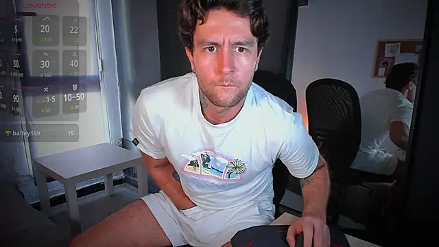 Snapshot of HonestAndrew chatting on 10-31-25, 08:04 HonestAndrew online show from 10-31-25, 08:04