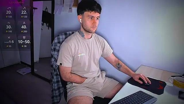 Snapshot of HonestAndrew chatting on 02-03-26, 07:35 HonestAndrew online show from 02-03-26, 07:35