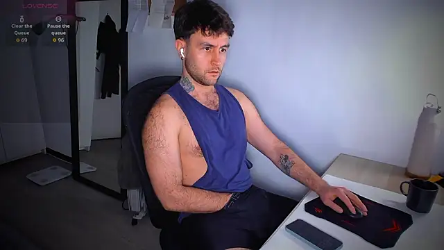 Snapshot of HonestAndrew chatting on 02-09-26, 12:53 HonestAndrew online show from 02-09-26, 12:53