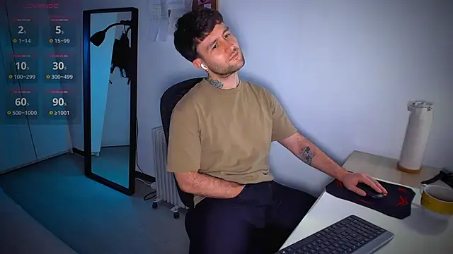 Snapshot of HonestAndrew chatting on 02-17-26, 12:56 HonestAndrew online show from 02-17-26, 12:56