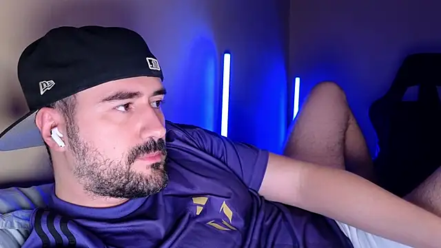 DominantTheo online show from 04-15-26, 03:24