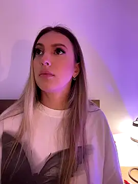 Snapshot of Eva_Ryen chatting on 11-06-25, 04:52 Eva Ryen online show from 11-06-25, 04:52