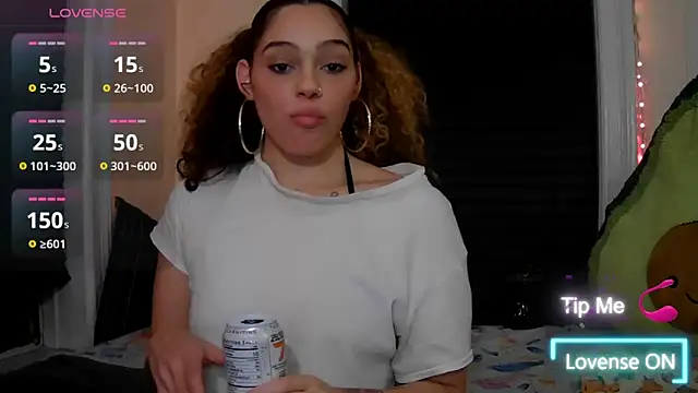 Snapshot of sapphirestorm8 chatting on 10-19-25, 12:22 sapphirestorm8 online show from 10-19-25, 12:22