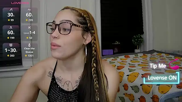 Snapshot of sapphirestorm8 chatting on 11-11-25, 03:28 sapphirestorm8 online show from 11-11-25, 03:28