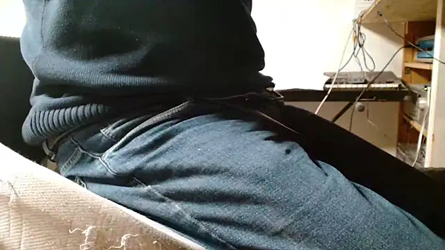 Snapshot of blow2gold chatting on 12-01-25, 03:39 blow2gold online show from 12-01-25, 03:39