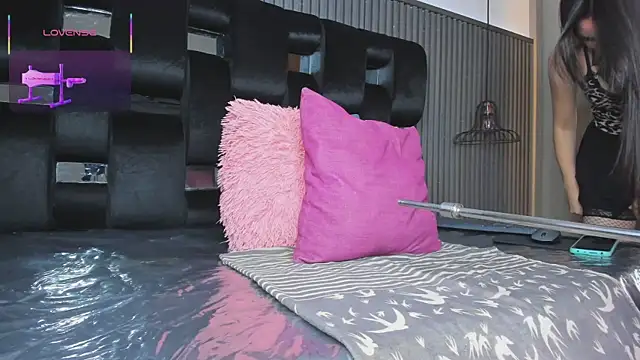 levana1 online show from 10-24-25, 03:03