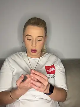 Strongqueen online show from 01-22-25, 08:06