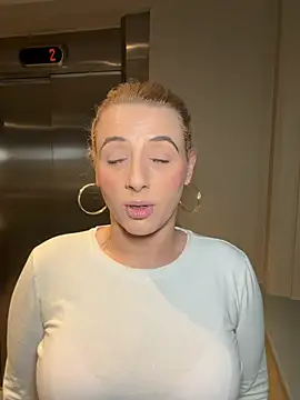 Strongqueen online show from 01-08-26, 09:17