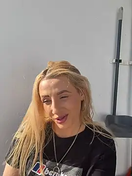 Snapshot of Strongqueen chatting on 05-29-26, 05:55 Strongqueen online show from 05-29-26, 05:55
