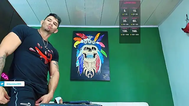 Snapshot of GendersonFit chatting on 09-26-25, 02:32 GendersonFit online show from 09-26-25, 02:32