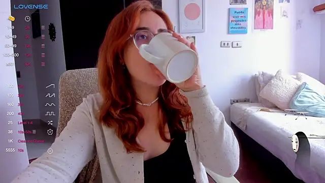 Snapshot of linda_giggle chatting on 12-12-24, 02:22 linda giggle online show from 12-12-24, 02:22