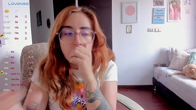 Snapshot of linda_giggle chatting on 01-15-25, 01:31 linda giggle online show from 01-15-25, 01:31