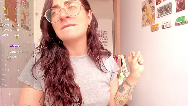 Snapshot of linda_giggle chatting on 10-22-25, 02:17 linda giggle online show from 10-22-25, 02:17