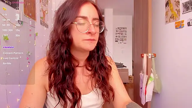 Snapshot of linda_giggle chatting on 11-12-25, 02:39 linda giggle online show from 11-12-25, 02:39