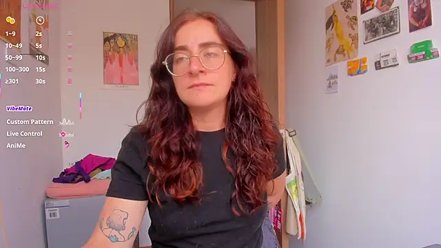 Snapshot of linda_giggle chatting on 02-10-26, 04:00 linda giggle online show from 02-10-26, 04:00