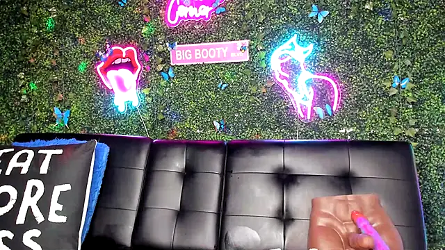 Snapshot of ThickAssRena chatting on 12-03-24, 03:09 ThickAssRena online show from 12-03-24, 03:09