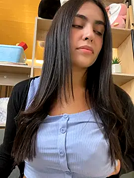 Snapshot of DaphneUwu chatting on 10-14-25, 12:44 DaphneUwu online show from 10-14-25, 12:44