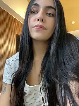 Snapshot of DaphneUwu chatting on 11-23-25, 11:04 DaphneUwu online show from 11-23-25, 11:04