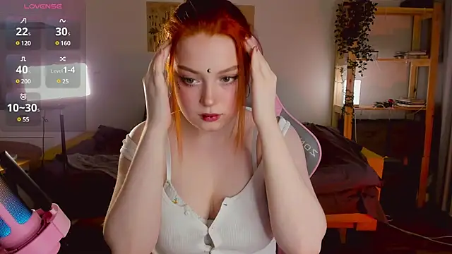 Snapshot of Sofy_Benson chatting on 02-18-25, 02:06 Sofy Benson online show from 02-18-25, 02:06