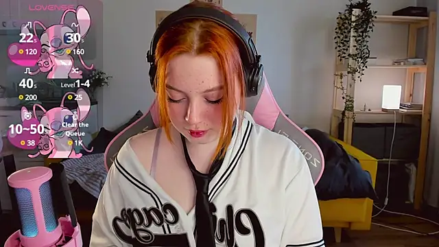 Snapshot of Sofy_Benson chatting on 03-22-25, 01:19 Sofy Benson online show from 03-22-25, 01:19