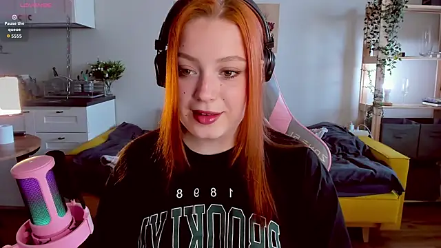 Snapshot of Sofy_Benson chatting on 09-10-25, 10:26 Sofy Benson online show from 09-10-25, 10:26