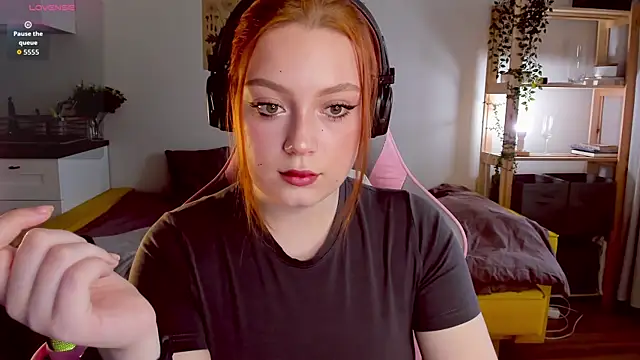 Snapshot of Sofy_Benson chatting on 09-17-25, 08:27 Sofy Benson online show from 09-17-25, 08:27