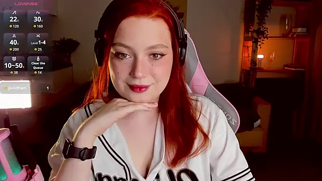 Snapshot of Sofy_Benson chatting on 10-22-25, 02:28 Sofy Benson online show from 10-22-25, 02:28