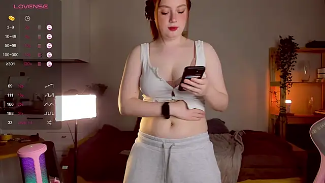 Snapshot of Sofy_Benson chatting on 11-18-25, 12:31 Sofy Benson online show from 11-18-25, 12:31