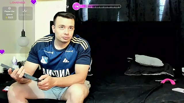 Snapshot of lissandthor13 chatting on 02-15-25, 08:33 lissandthor13 online show from 02-15-25, 08:33