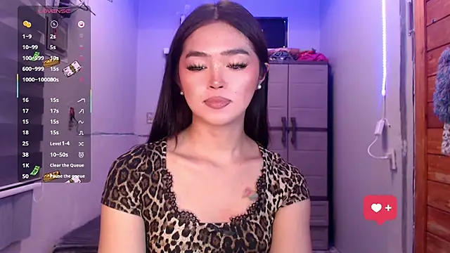 Snapshot of Itsme_claire chatting on 10-28-25, 01:09 Itsme claire online show from 10-28-25, 01:09