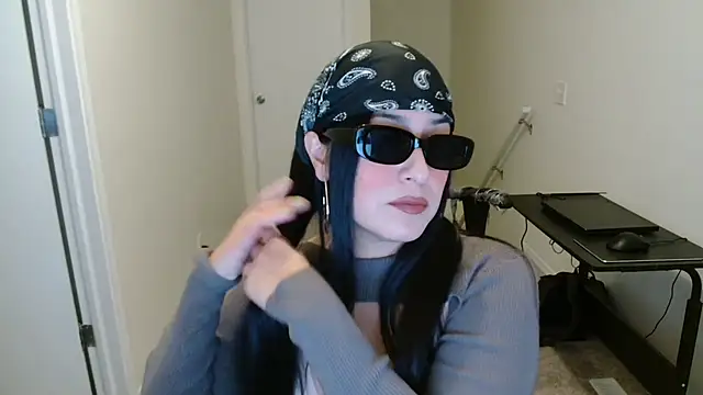 Snapshot of Sassy_Latina chatting on 11-22-25, 01:59 Sassy Latina online show from 11-22-25, 01:59