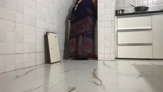 Snapshot of Riyasingh9 chatting on 09-30-25, 03:33 Riyasingh9 online show from 09-30-25, 03:33