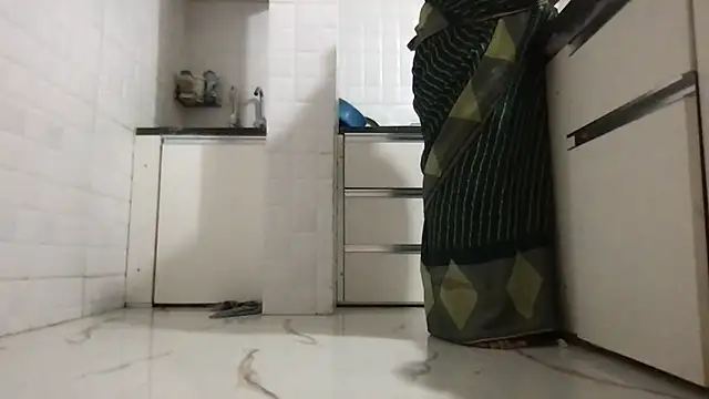 Snapshot of Riyasingh9 chatting on 11-11-25, 04:23 Riyasingh9 online show from 11-11-25, 04:23