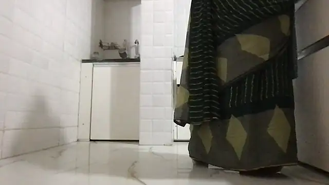 Snapshot of Riyasingh9 chatting on 11-18-25, 04:17 Riyasingh9 online show from 11-18-25, 04:17