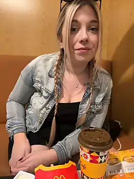 CherryAuroraa online show from 01-01-25, 10:03