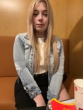 CherryAuroraa online show from 02-05-25, 08:25