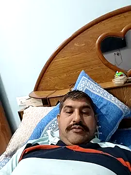 Snapshot of Amandev7 chatting on 10-18-25, 03:09 Amandev7 online show from 10-18-25, 03:09