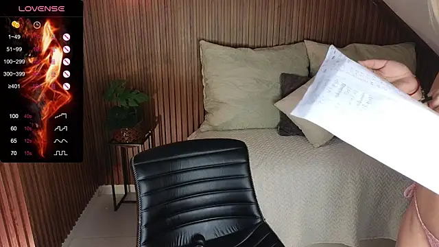 Snapshot of AmelieAxie chatting on 02-19-25, 06:55 AmelieAxie online show from 02-19-25, 06:55