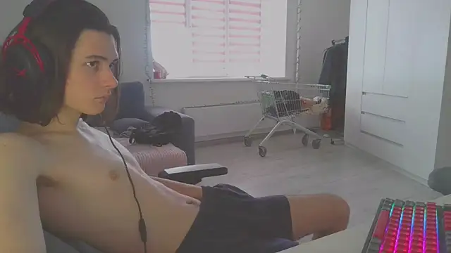 Snapshot of CandyChell chatting on 12-12-24, 09:19 CandyChell online show from 12-12-24, 09:19