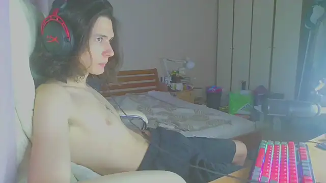 Snapshot of CandyChell chatting on 01-08-25, 12:05 CandyChell online show from 01-08-25, 12:05