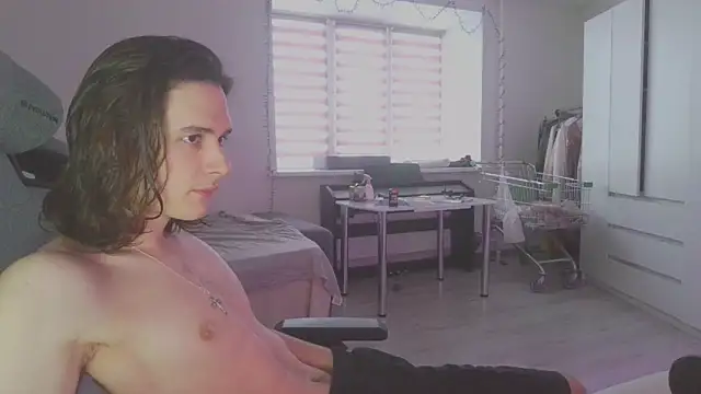 Snapshot of CandyChell chatting on 02-16-25, 12:21 CandyChell online show from 02-16-25, 12:21