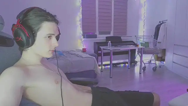 Snapshot of CandyChell chatting on 02-22-25, 05:35 CandyChell online show from 02-22-25, 05:35