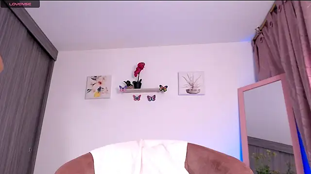 Snapshot of Annaross2 chatting on 03-12-25, 05:07 Annaross2 online show from 03-12-25, 05:07