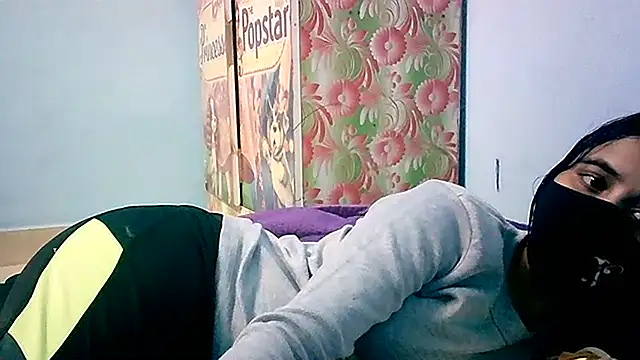 Snapshot of lovelydesi21 chatting on 01-11-25, 06:23 lovelydesi21 online show from 01-11-25, 06:23