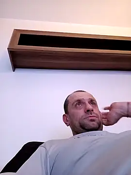 Snapshot of Roman0798 chatting on 12-20-24, 05:57 Roman0798 online show from 12-20-24, 05:57