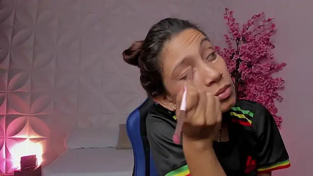 cora 22 online show from 03-25-26, 12:44