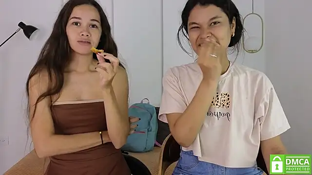 Snapshot of sexychanell_18 chatting on 10-21-25, 01:23 sexychanell 18 online show from 10-21-25, 01:23