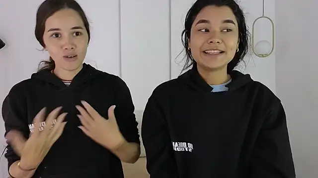 Snapshot of sexychanell_18 chatting on 11-15-25, 01:18 sexychanell 18 online show from 11-15-25, 01:18